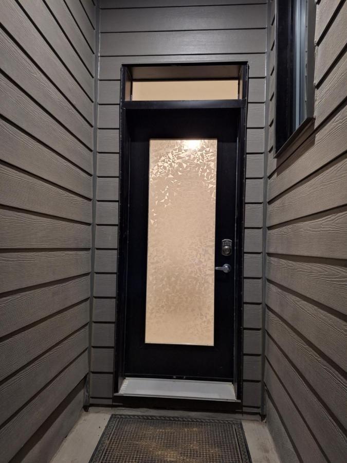 Independent Basement Studio Suite 渥太華 外观 照片