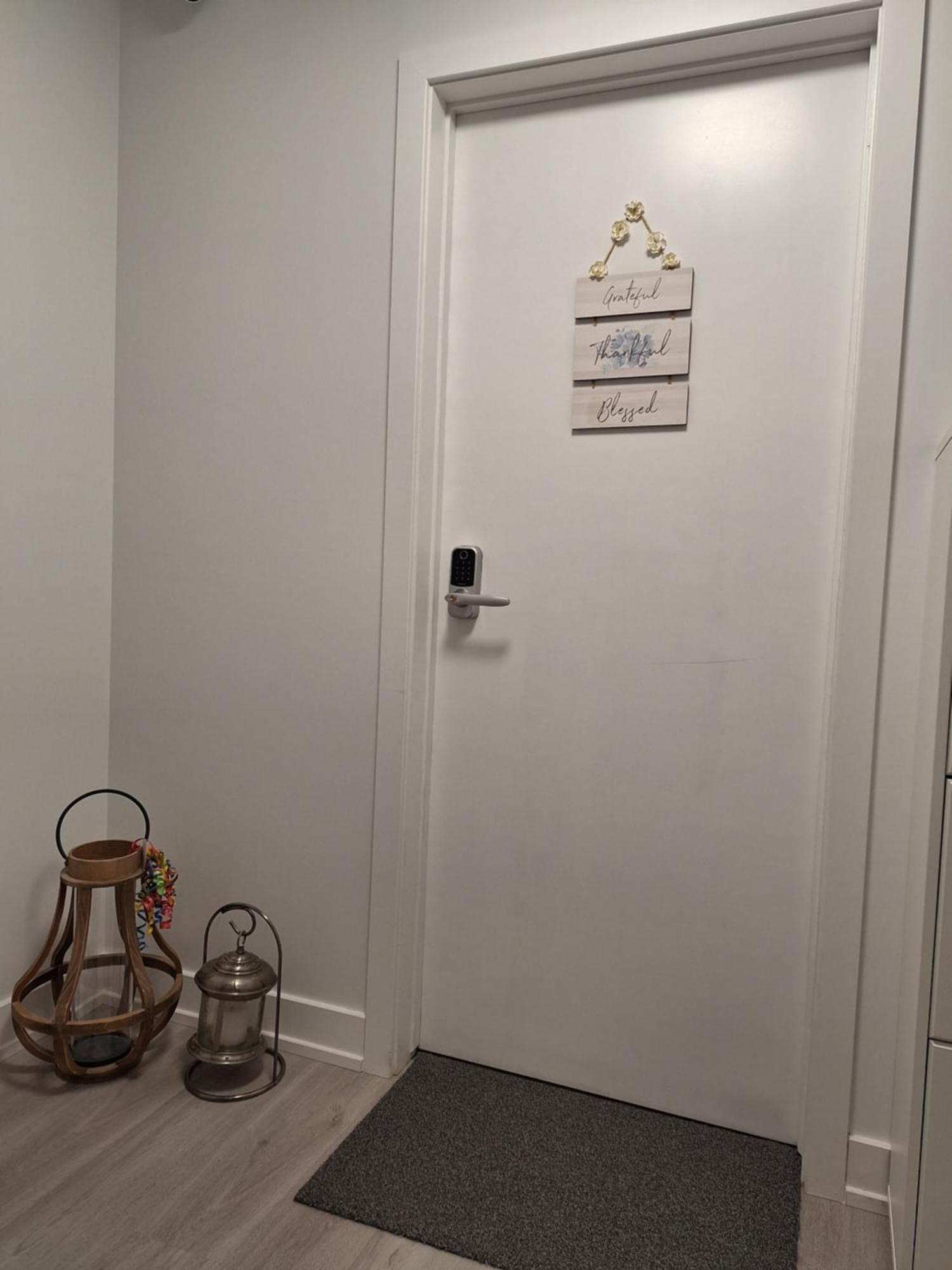 Independent Basement Studio Suite 渥太華 外观 照片